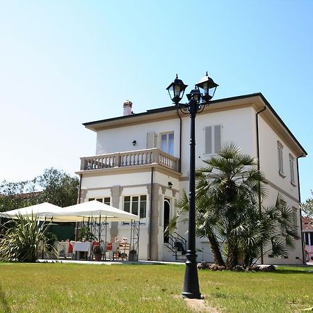 Affittacamere Torre Dell'Arte Torre del Lago Puccini Bagian luar foto